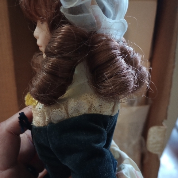 VINTAGE Porcelain Franklin heirloomThe Strawberry Girl. COA by Kate Lloyd Jones - Picture 8 of 9